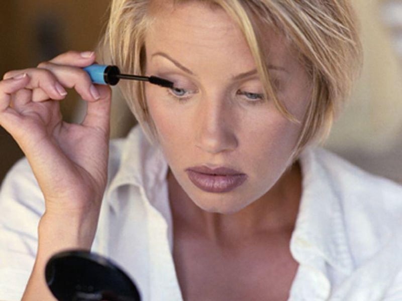 Are Women Absorbing Toxins From Their Makeup?