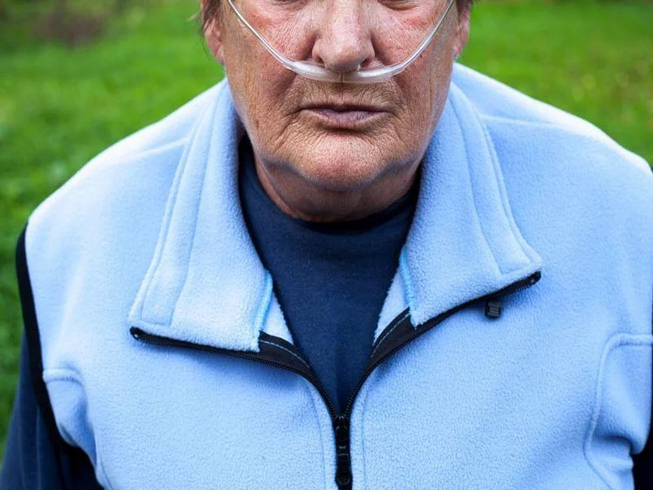 elderly woman on oxygen
