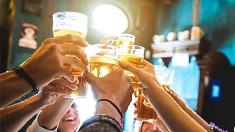 Drinking, Often Heavy, Is Common Among Cancer Survivors