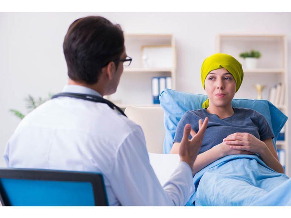 woman with cancer meeting with doctor