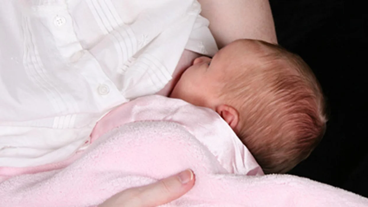 Un estudio halló que los bebés amamantados tienen una presión arterial más saludable cuando son niños.