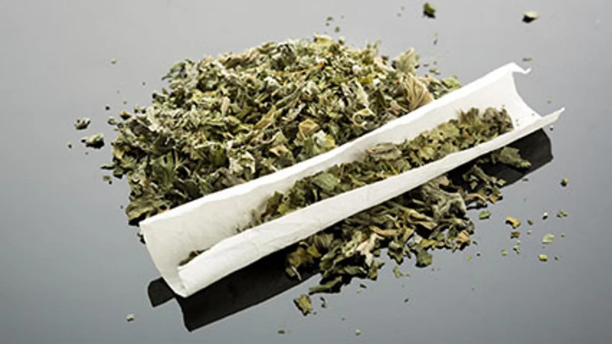 Según un estudio, los niños expuestos al humo de segunda mano de la marihuana contraen más resfriados y gripe