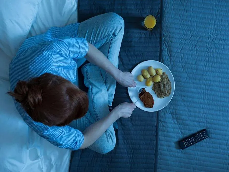 食事の時間が不規則な人にはメンタル不調者が多い――国内労働者対象調査