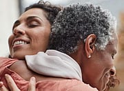 ¿Podría por fin haber audífonos más baratos de venta libre?