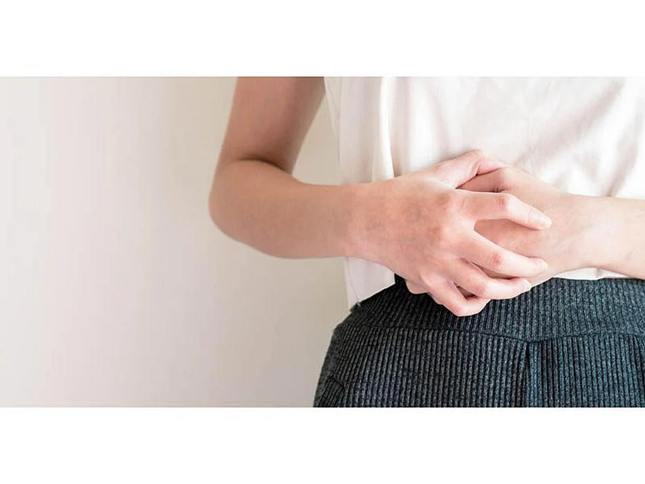 woman clutching stomach