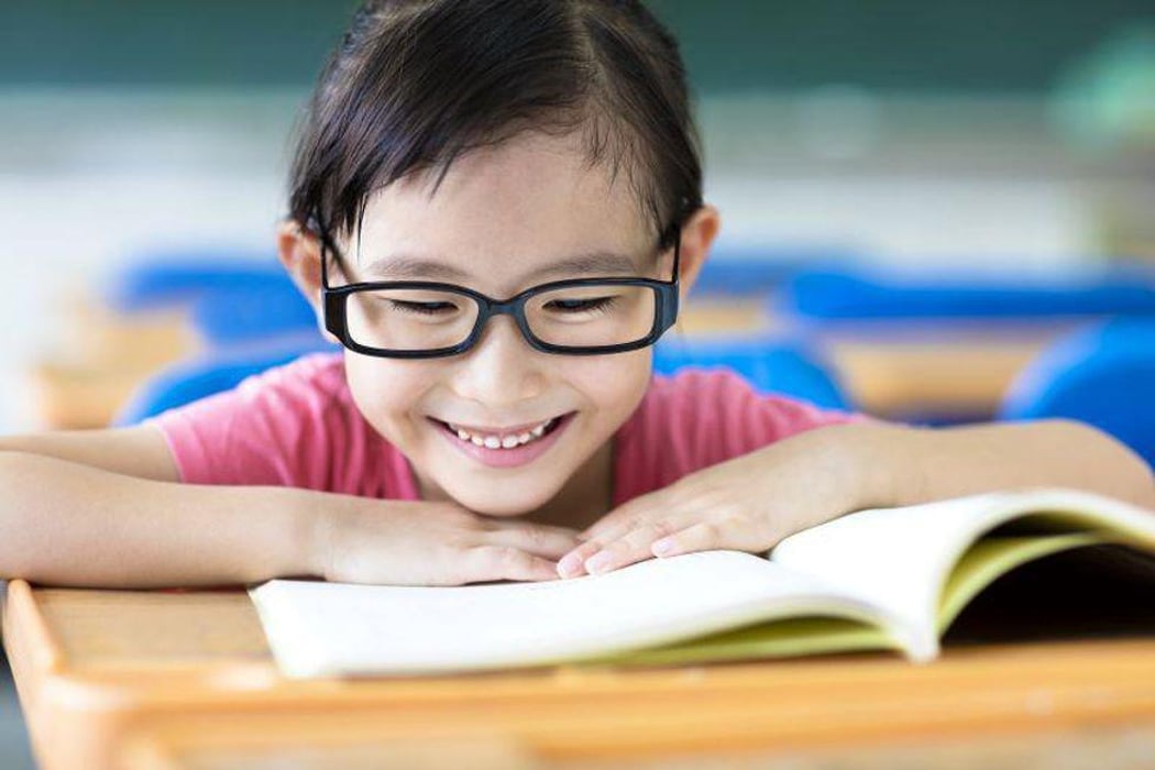 child glasses reading
