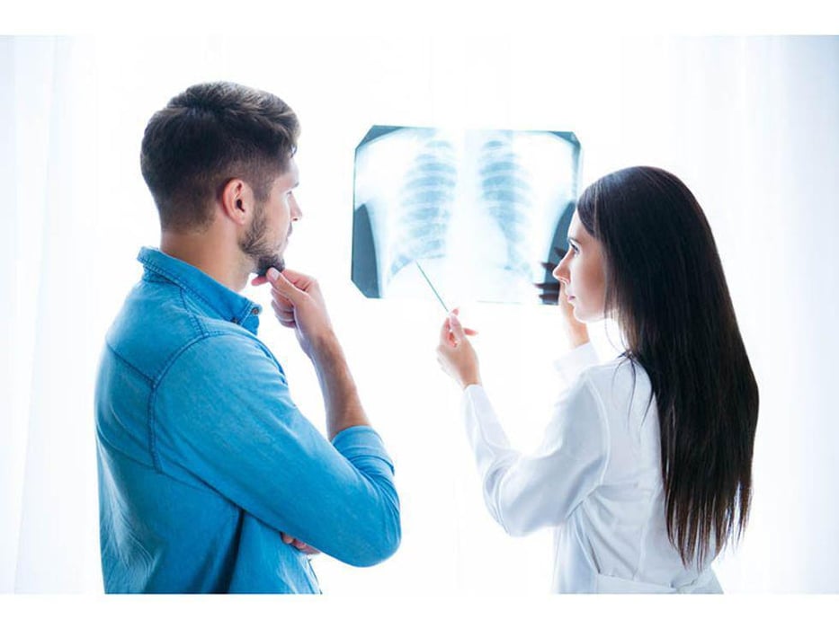 doctor and patient discussing lung xray