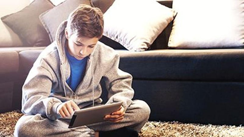 Imagen de noticia: ¿El uso de las redes sociales por la pandemia agrava los tics en adolescentes?