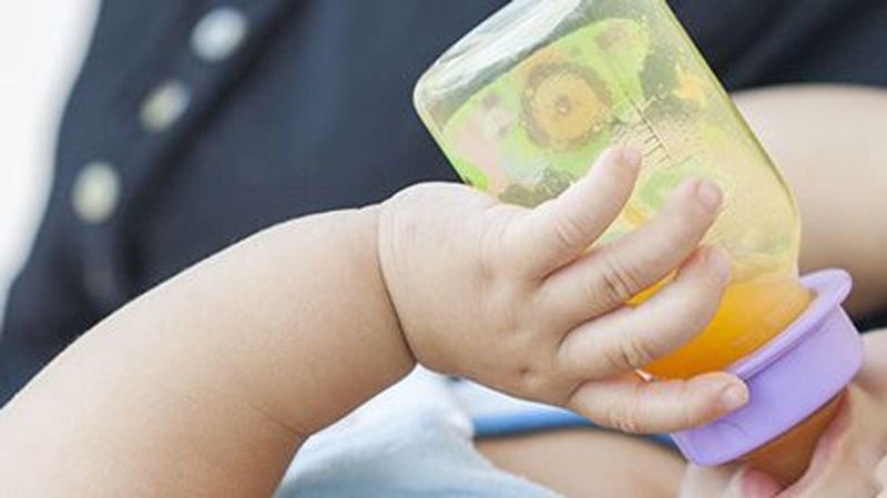 News Picture: Adding Juice to Baby's Diet Could Set Stage for Obesity
