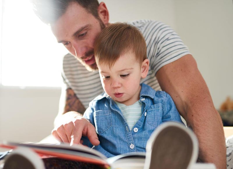 News Picture: Reading With Your Toddler? Books May Beat Screens