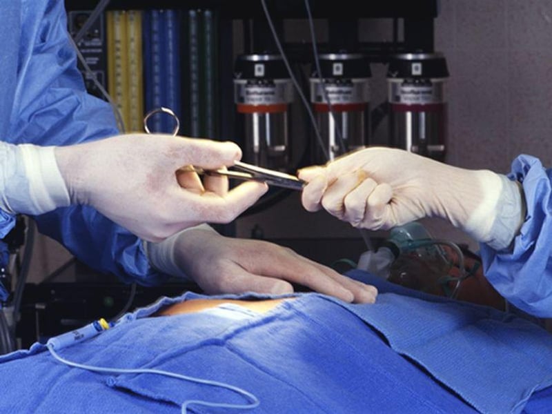 News Picture: Poor Outcome More Likely When Patient Is Female, Surgeon Is Male: Study