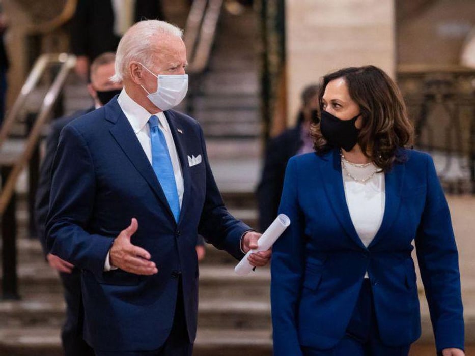 Biden Pushes Vaccines, Masks as Best Defense Against Omicron Variant