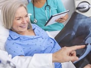 La hemiartroplastia cementada para la fractura de cadera mejora la calidad de vida en personas de 60 años o más