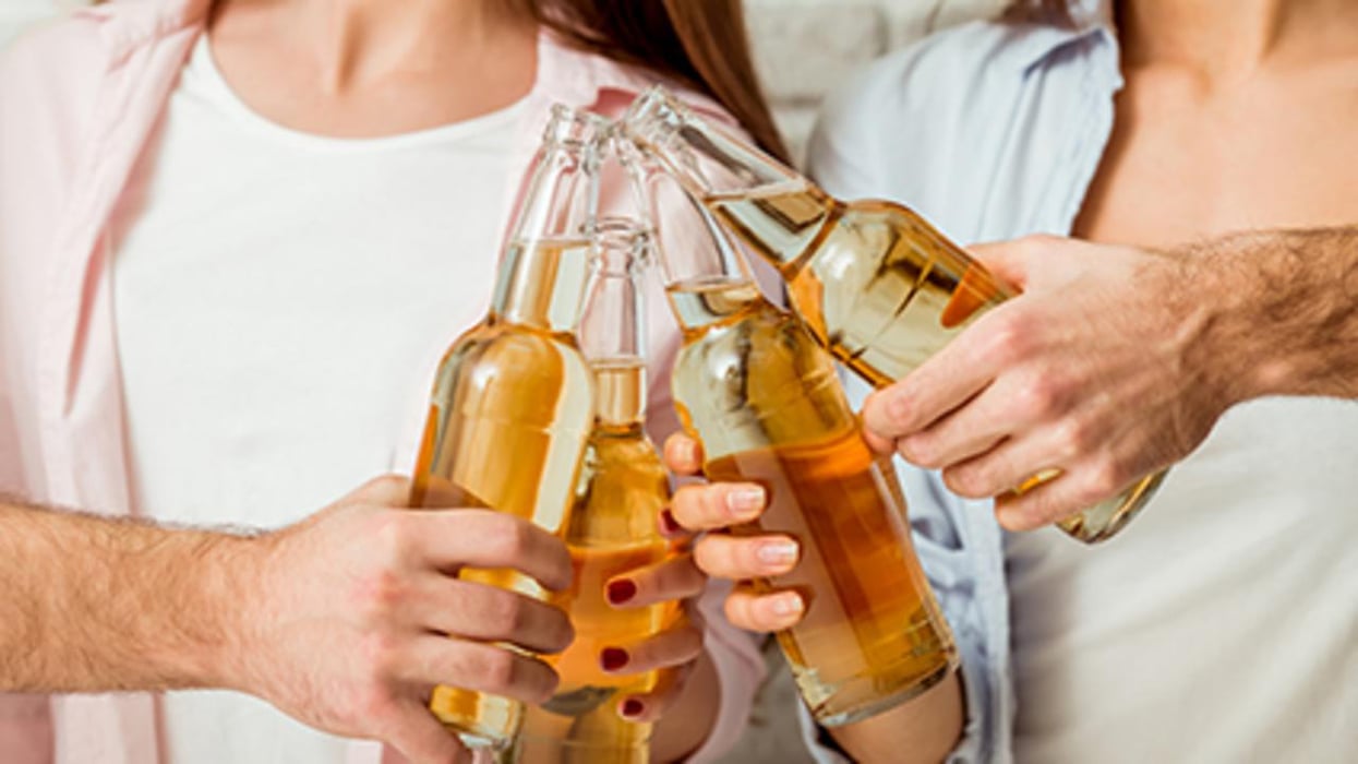 ¿Beber alcohol aumenta su riesgo de cáncer?