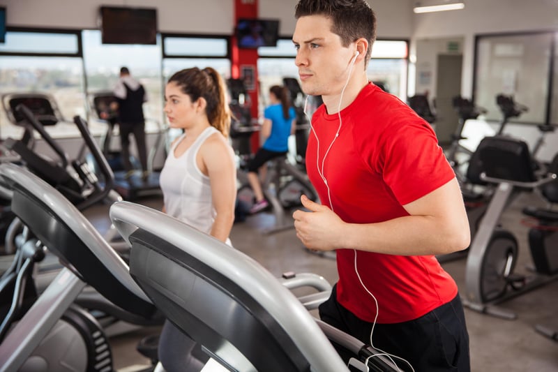 Staying Fit Lowers a Man's Cancer Risk, Study Confirms