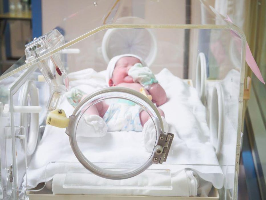 premature preemie infant baby incubator