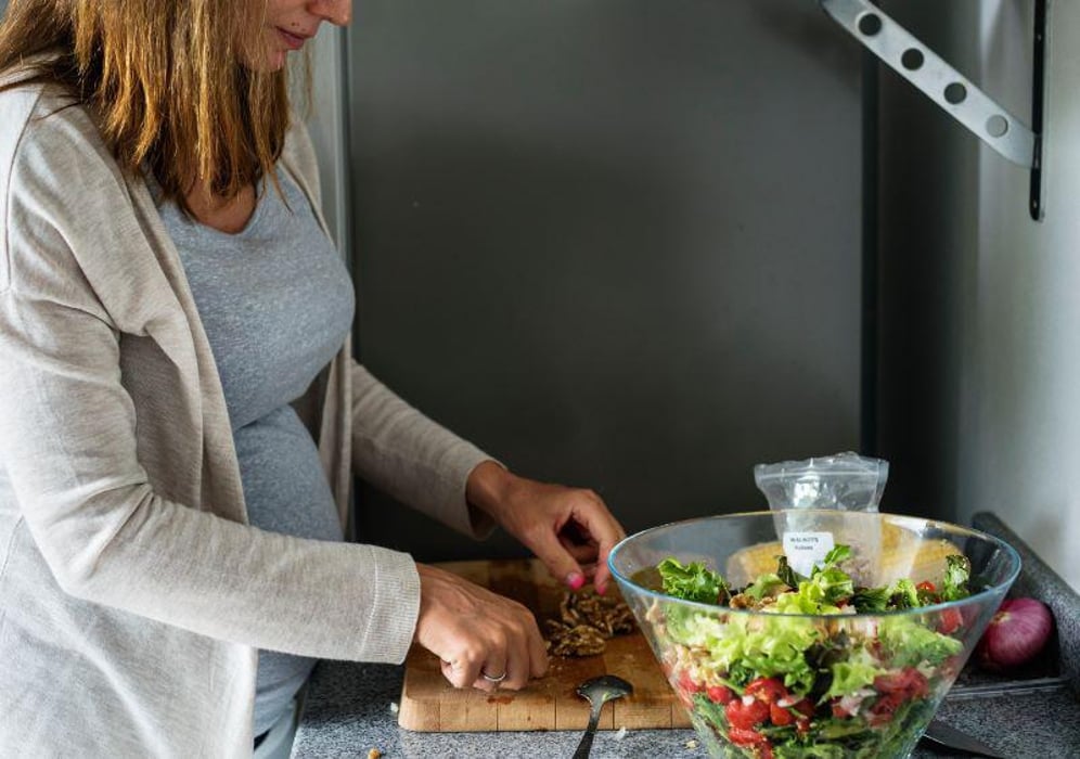 pregnant pregnancy salad Mediterranean diet