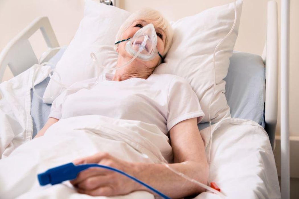 oxygen mask hospital bed woman patient pulse oximetry