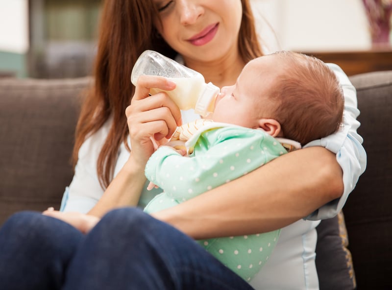 Imagen de noticia: Continúa la escasez de leche en polvo para bebés, los expertos brindan orientación a los padres