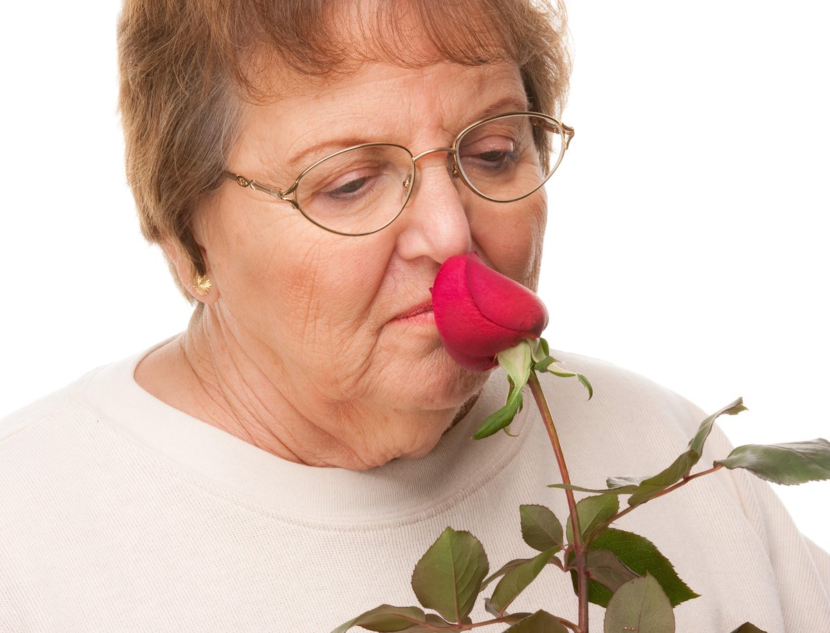 新闻图片:对于老年人来说，嗅觉下降可能是身体虚弱的信号