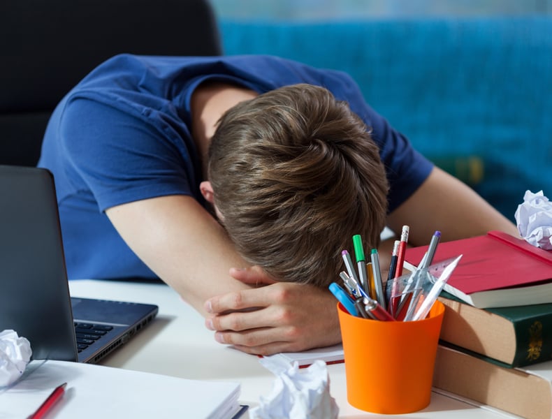 Less Sleep Brings Worse Grades for College Kids, Study Finds