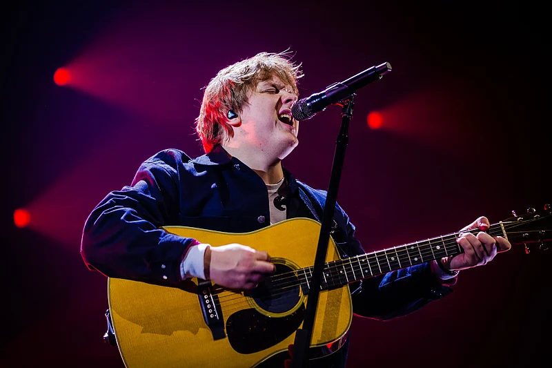 Singer Lewis Capaldi Sidelined From Touring by Tourette Syndrome