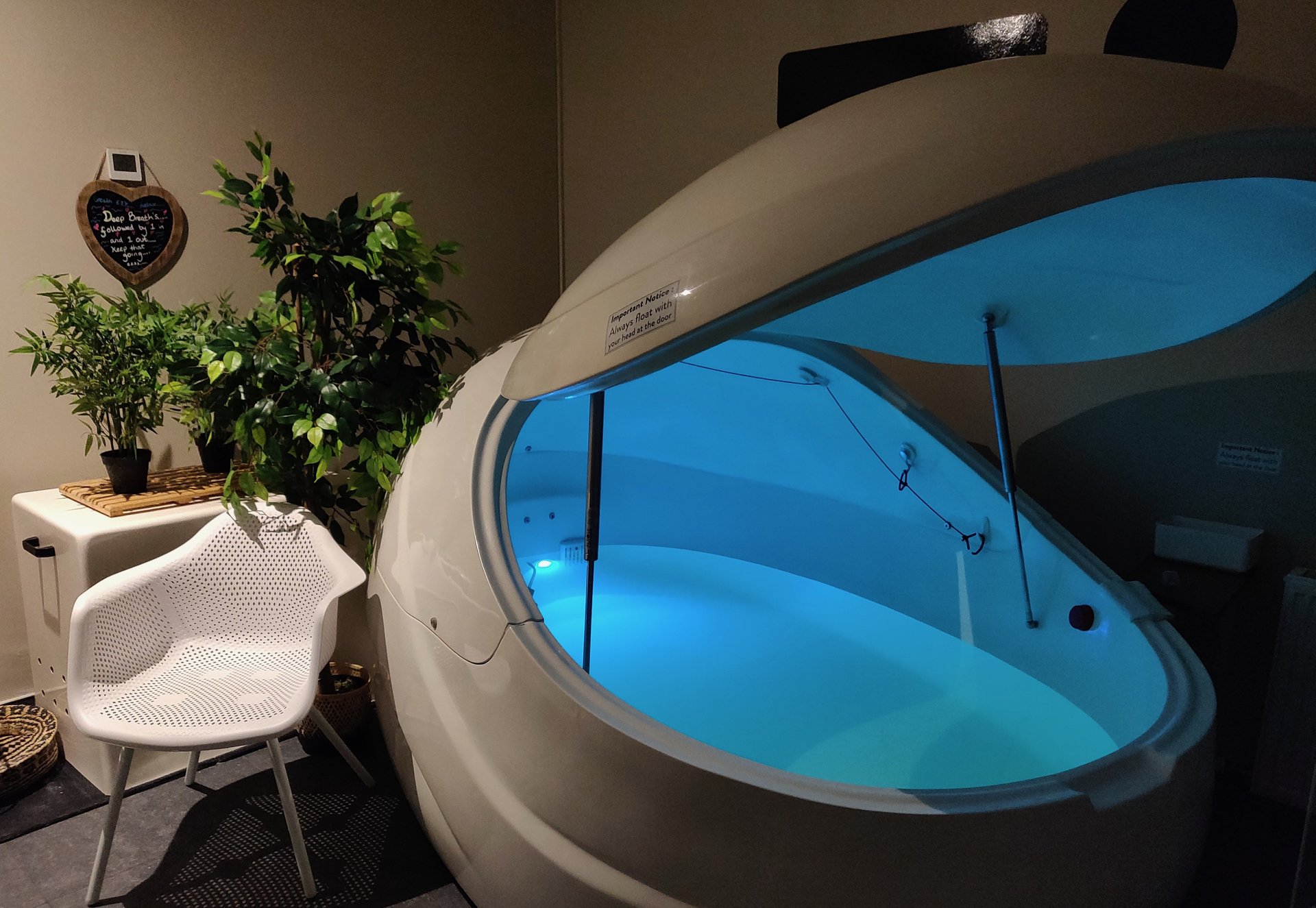 News Picture: Could 'Float Therapy' Help Ease Anorexia?